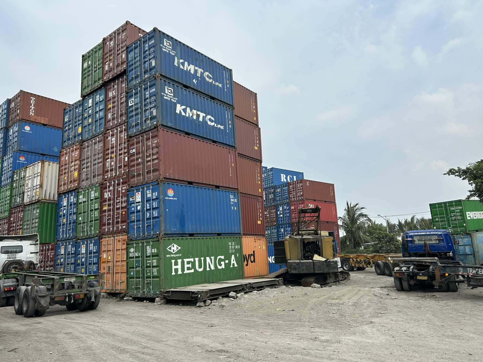 Brightpoint container yard with stacked containers