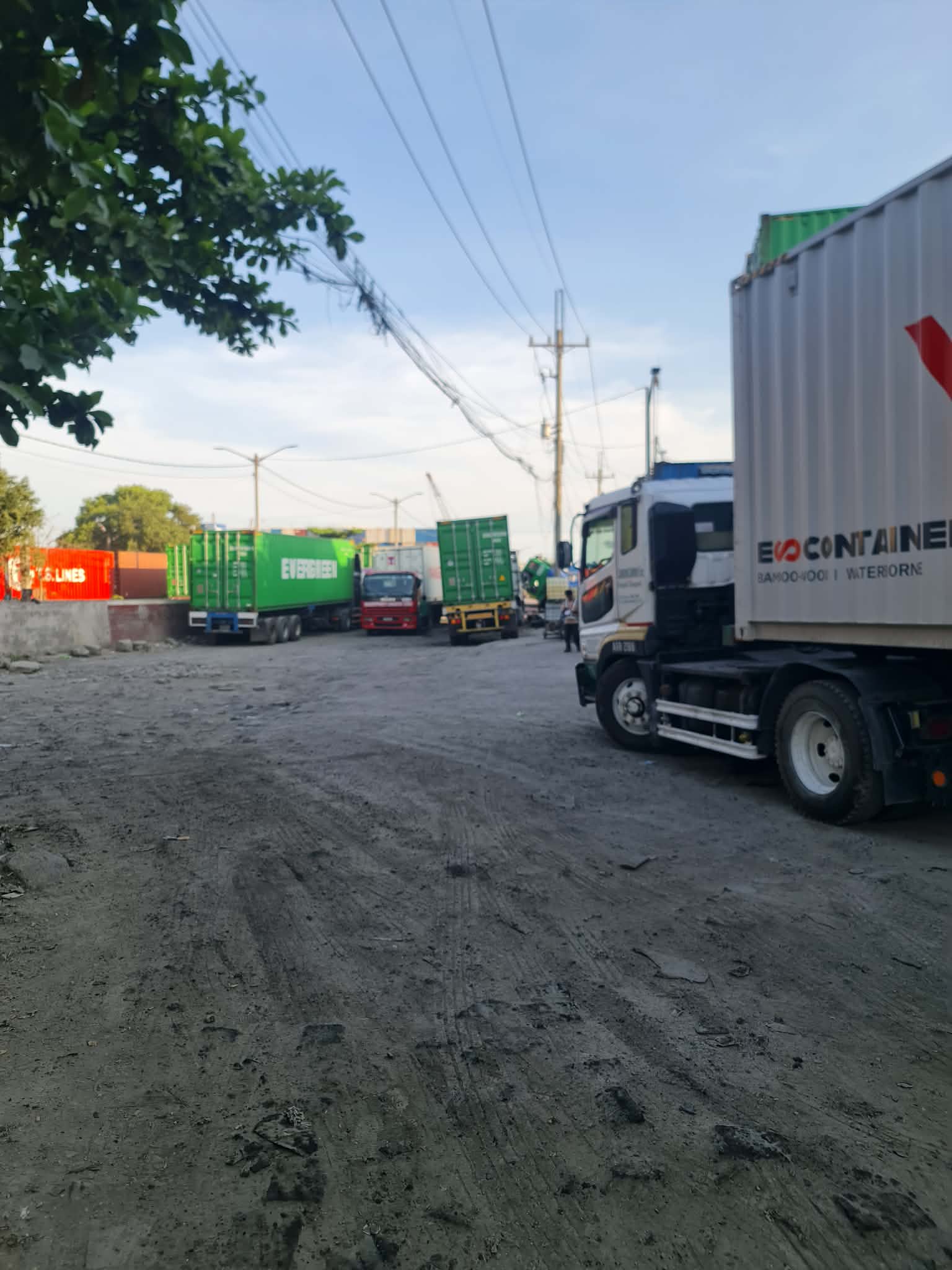 Roadside container and truck movement view